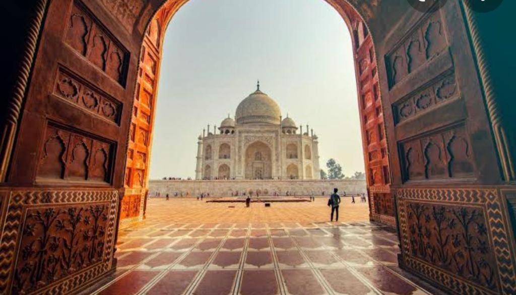 Premium Boston Rooms Family Hotel Agra  Exterior photo